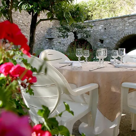 Logis Restaurant Les Geraniums Hotel 3*