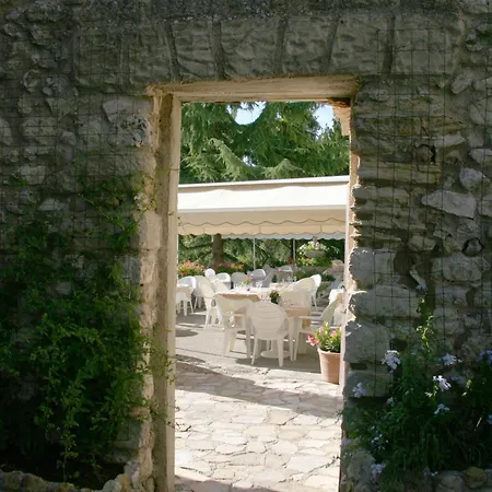 Hotel Logis Restaurant Les Geraniums