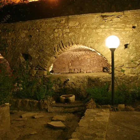 Logis Restaurant Les Geraniums Le Barroux