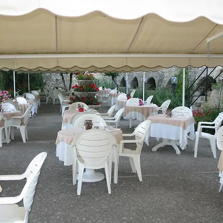 Logis Restaurant Les Geraniums Le Barroux