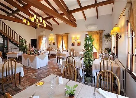 Hotel Logis Restaurant Les Geraniums