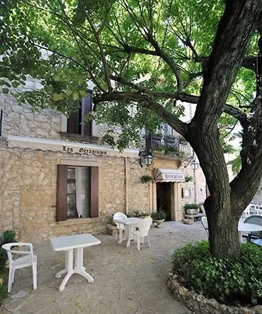 Logis Restaurant Les Geraniums Hotel Le Barroux