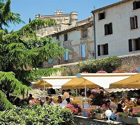 Hotel Logis Restaurant Les Geraniums 3*