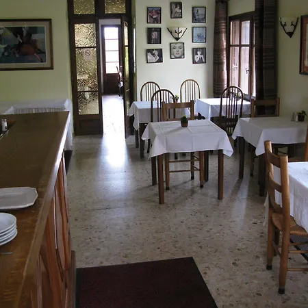 Logis Restaurant Les Geraniums Hotel Le Barroux